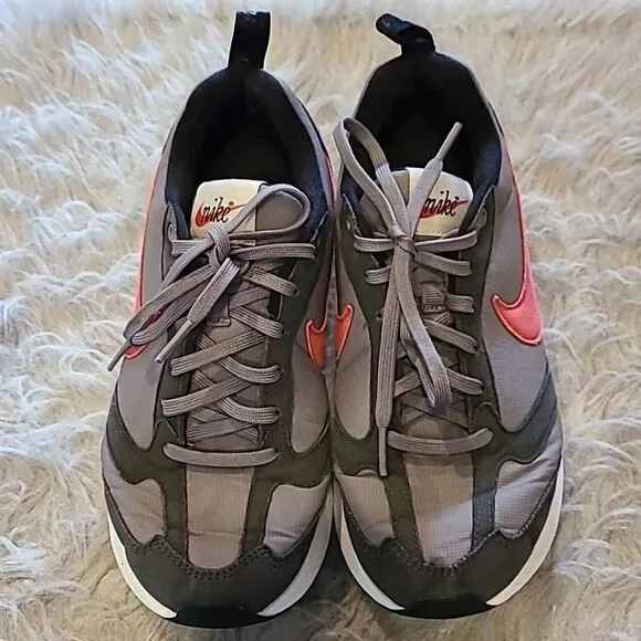 Nike Air max dawn gray and red tennishoes size 5 1/2 youth